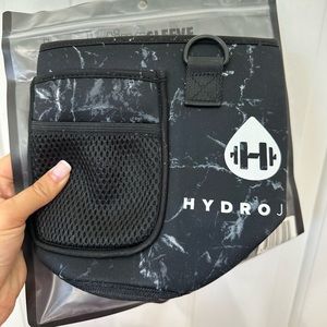 Hydrojug sleeve with old style pockets